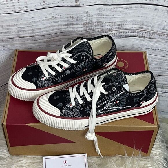 MOAConcept X Looney Tunes Sneakers adult Size 6.5 Lace up Master collection New - Picture 3 of 14